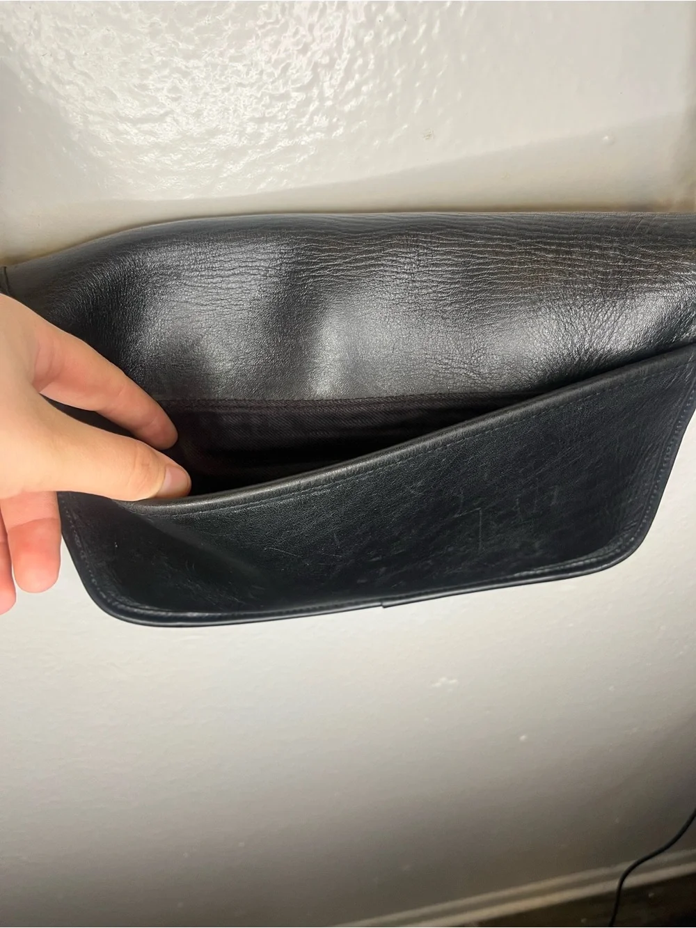 Vintage Hunt Club Black Leather Shoulder Bag with Gold Hardware